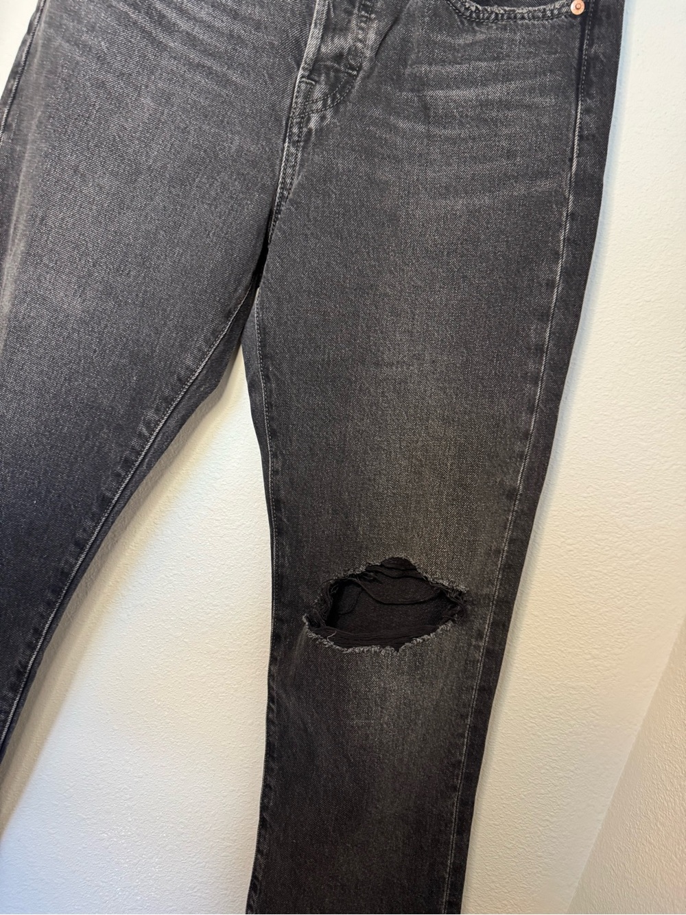 Women's Levi’s Wedgie Black Straight Leg Distressed Jeans - Picture 3 of 8